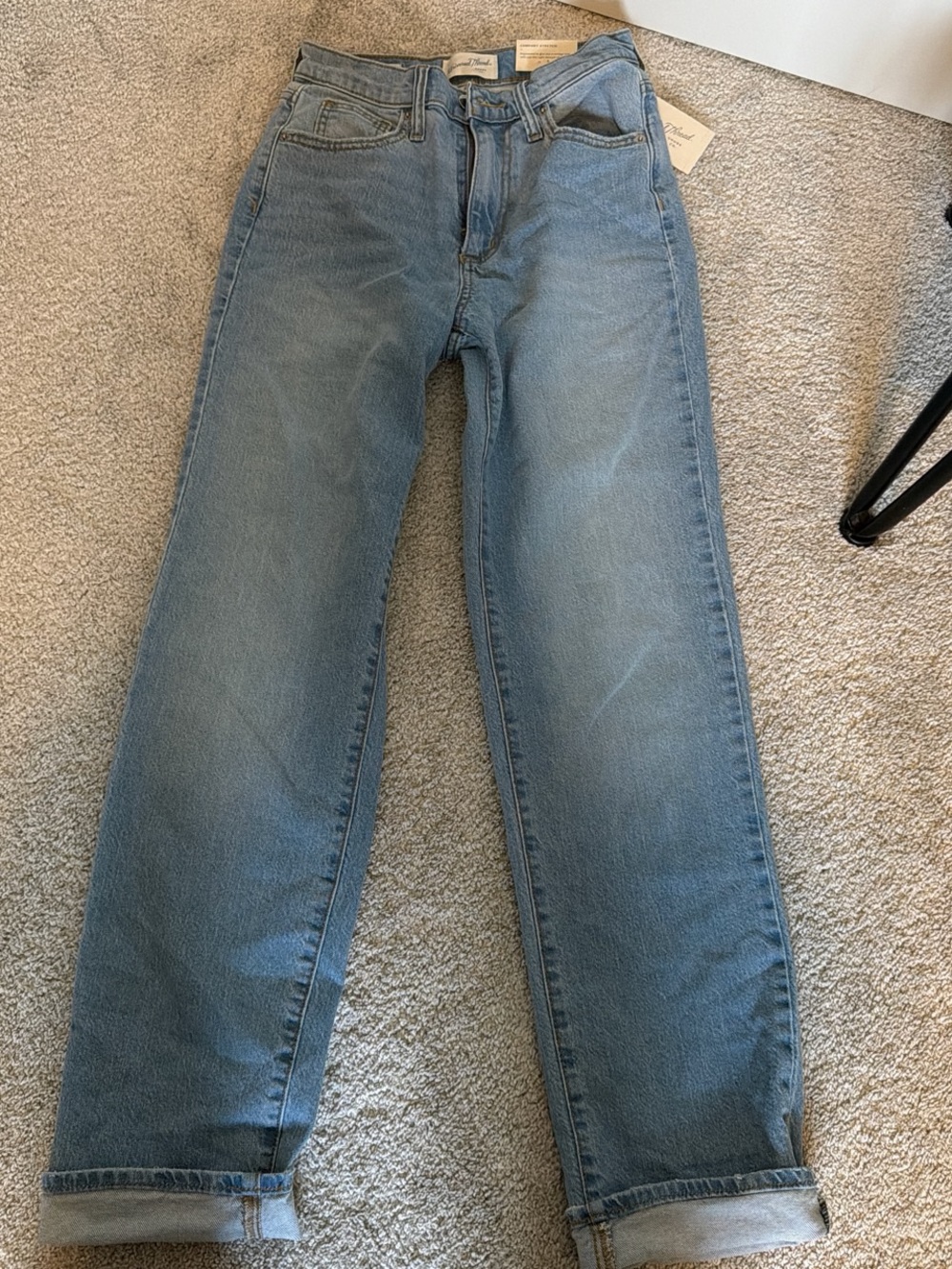 Universal Thread women’s Light Blue Straight Jeans